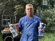 Гжельский завод представил новинку, графин «Конь в пальто» выйдет к Новому году