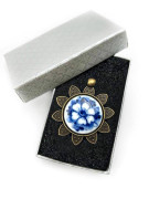 Украшения гжельских мастеров с удовольствием  носят  модницы